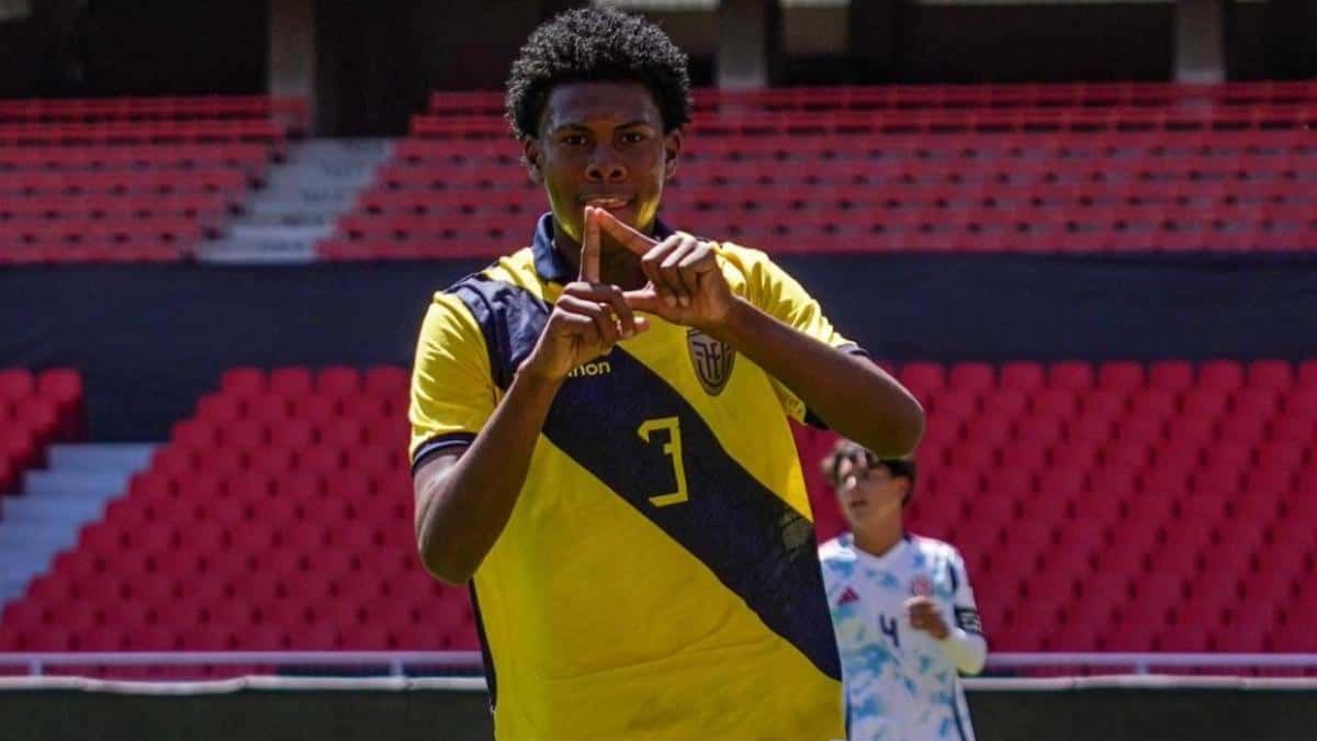 Deinner Ordóñez, central de Independiente del Valle y seleccionado de Ecuador, se incorporará al Chelsea en 2028