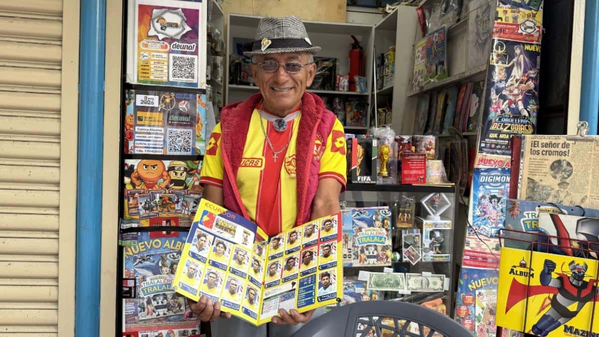 José Antonio Torres, “Don Nino”, y su búnker de cromos Panini: 40 años custodiando la fiebre mundialista