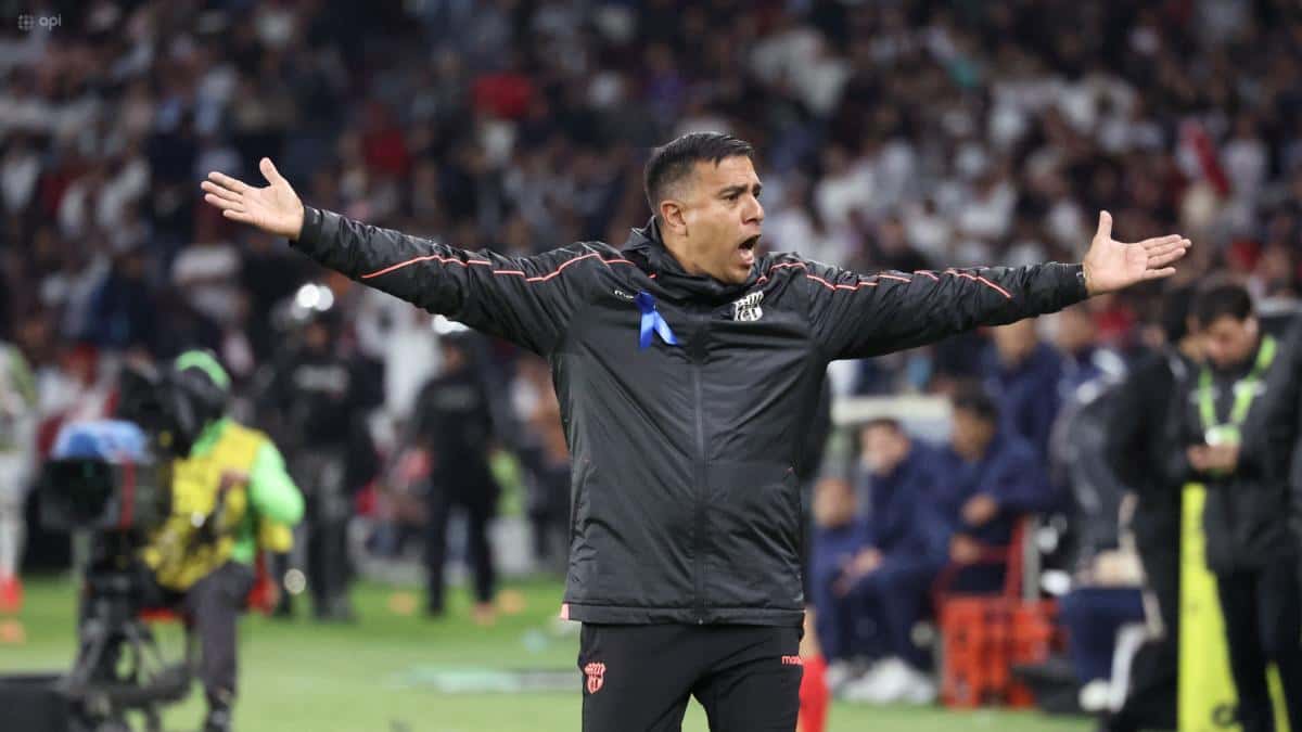 Barcelona SC sanciona a un hincha por insultos xenófobos contra César Farías