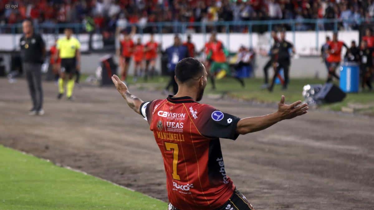 La prensa de Brasil destacó el gol olímpico de Lucas Mancinelli en el 1-0 de Deportivo Cuenca sobre Santos