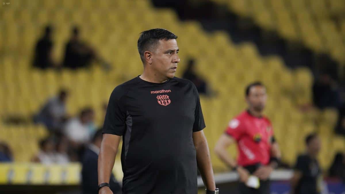 César Farías: “Estamos dos meses abajo y lo voy a decir antes de que se quejen mis jugadores”