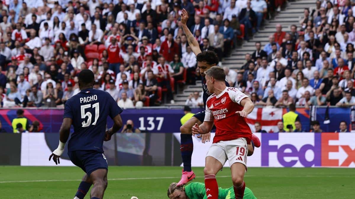 Willian Pacho suma su segundo título de UEFA Champions League con el PSG tras vencer al Arsenal en penales