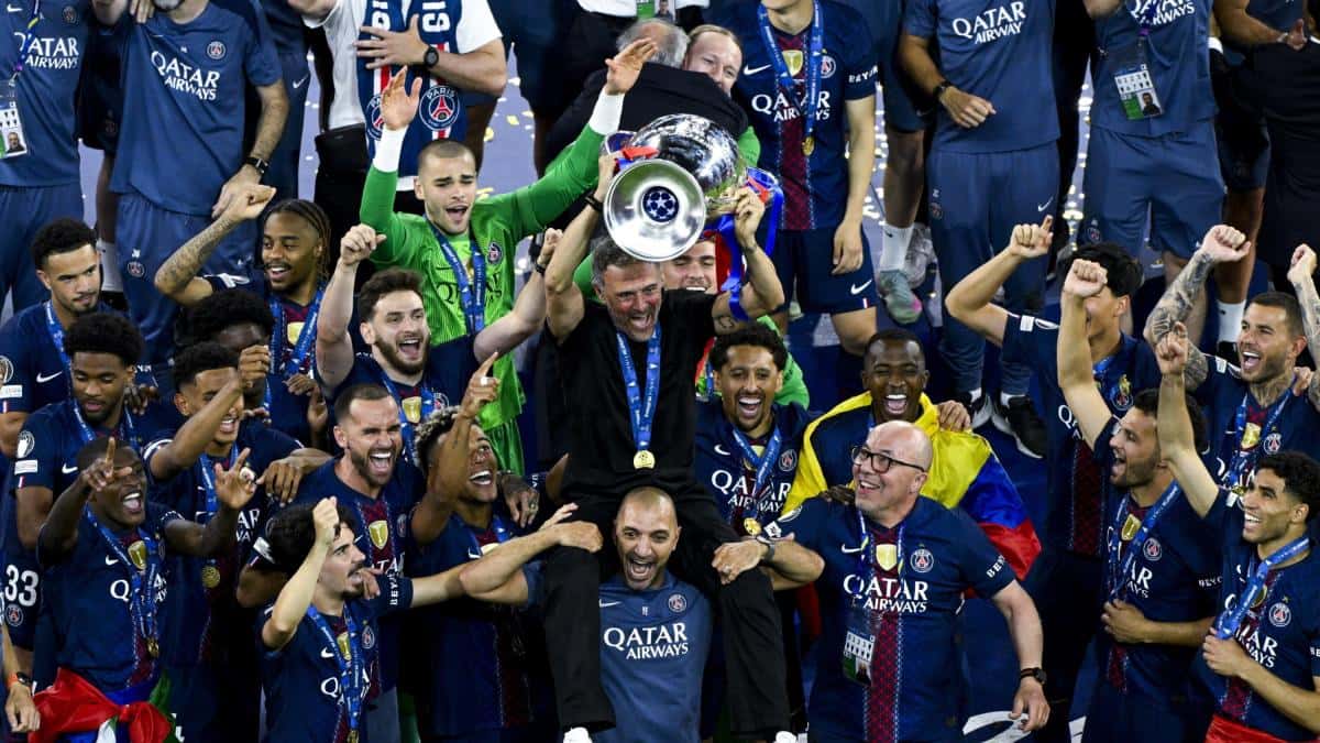 Willian Pacho celebró su segundo título de Champions League con el PSG tras la final ante Arsenal