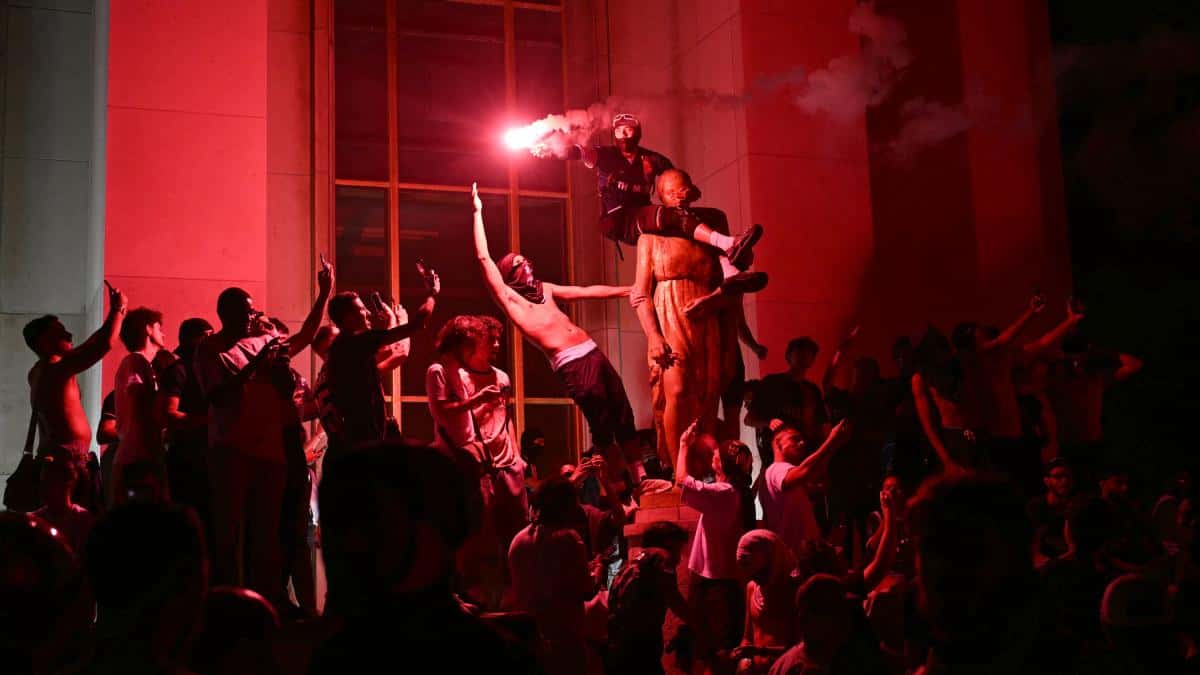 Francia detiene a cerca de 900 personas por disturbios tras el título del PSG en la Champions