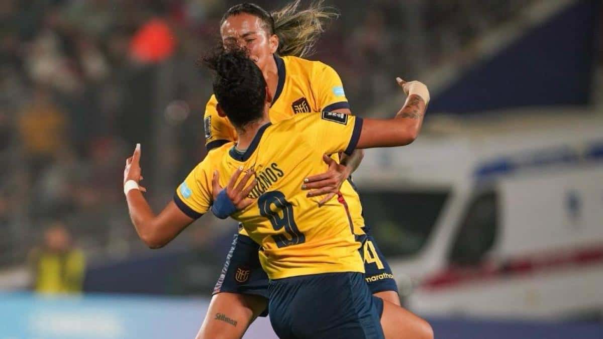 Ecuador gana 2-1 a Chile en Santiago y se mete en zona de repechaje para el Mundial 2027