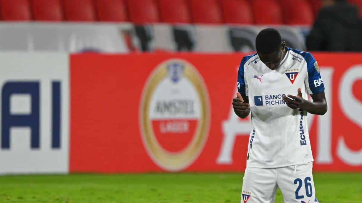 Josué Caicedo pacta su llegada al FC Barcelona en calidad de préstamo