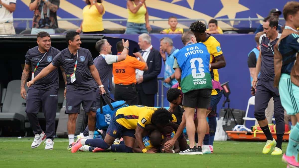 Ecuador celebra en Nueva Jersey con Julio Jaramillo y cánticos tras vencer a Alemania