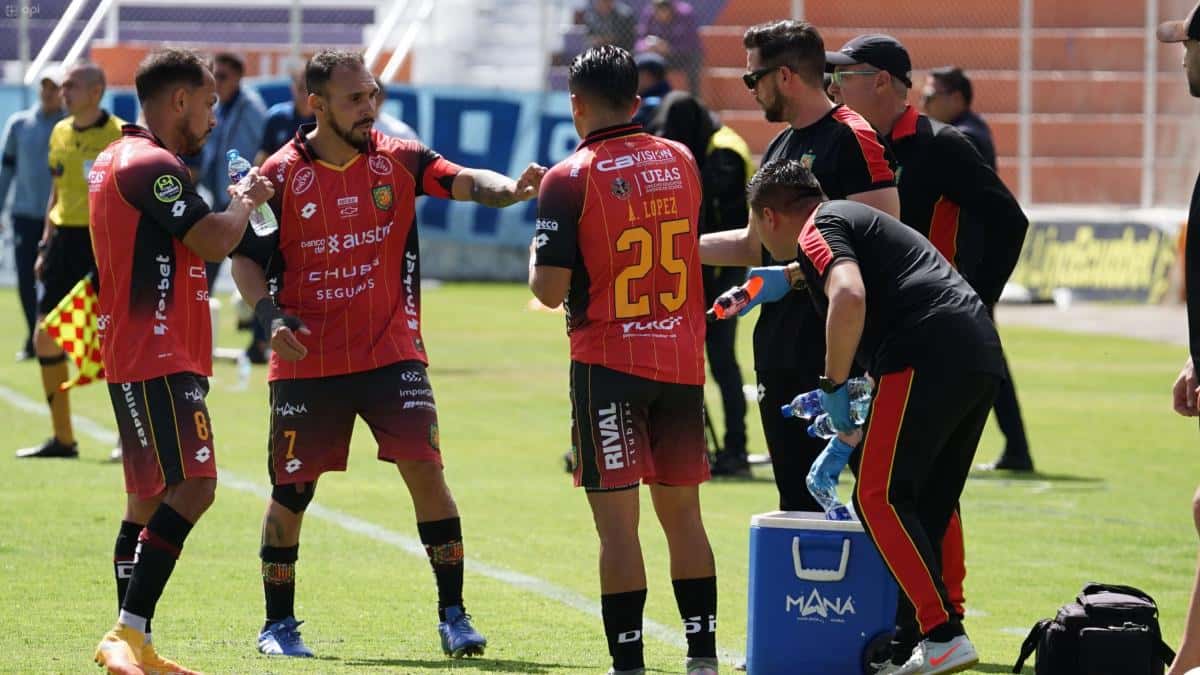 Deportivo Cuenca y Emelec se enfrentan por la Fecha 22 de la LigaPro en el Alejandro Serrano Aguilar