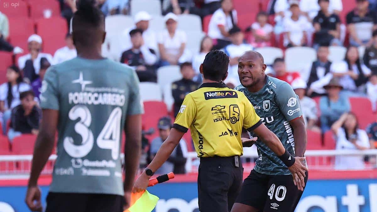Juan Luis Anangonó, expulsado ante Liga de Quito: “Hay árbitros que no se les puede hablar”