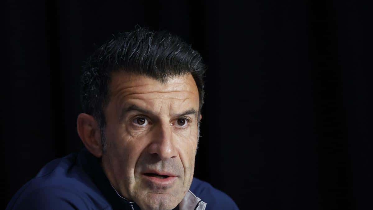Luis Figo exige la salida de Gianni Infantino de la FIFA tras la polémica por la venta de participaciones del Mundial