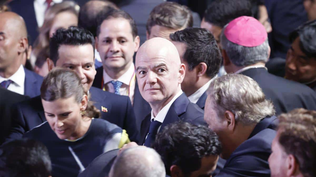 Domínguez reafirma su apoyo a Infantino: “Es el líder de la transformación del fútbol”
