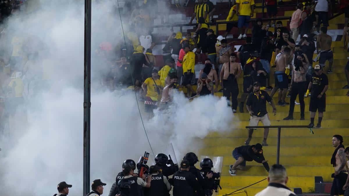 Incidentes y sanciones marcan la LigaPro 2026: suspensiones, bengalas, ataques y un partido reprogramado