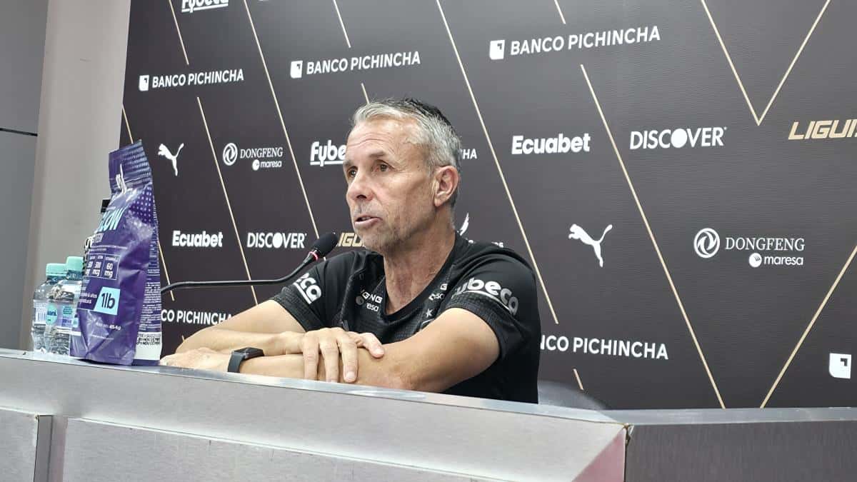 Gustavo Álvarez: “Se gana jugando bien y siendo mejor que el rival” en la previa del duelo entre Liga de Quito y Aucas