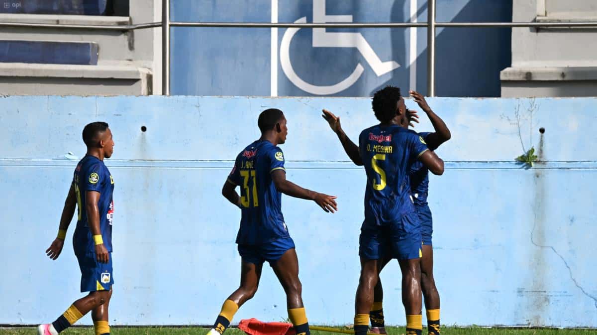 Delfín SC recibe a Manta FC en la Fecha 3 del hexagonal del descenso de la LigaPro 2026