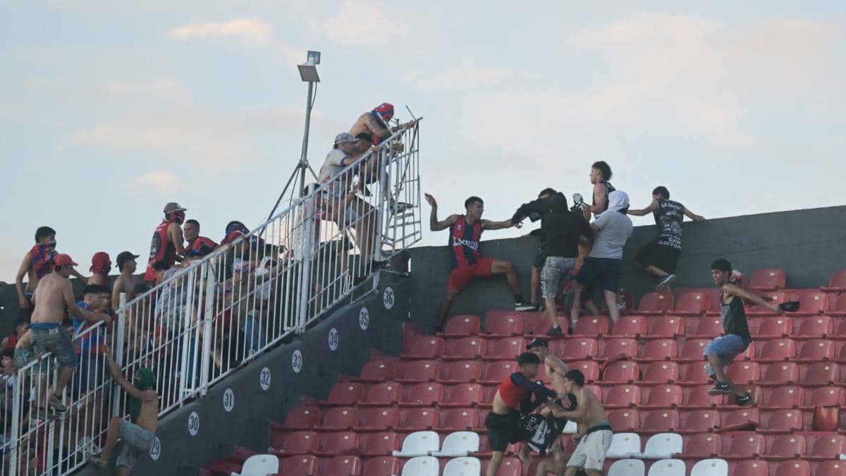 Disturbios en el clásico paraguayo Olimpia vs Cerro Porteño: 50 heridos y 63 detenidos
