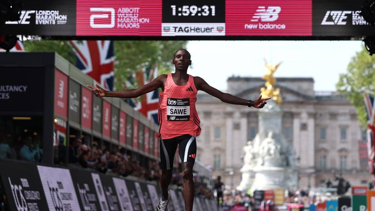 Sabastian Sawe pulveriza el récord mundial de maratón en Londres con 1:59:30