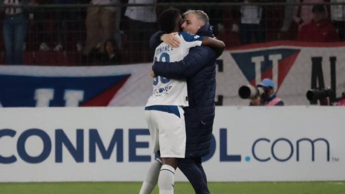 Liga de Quito derrota a Lanús y mantiene a Tiago Nunes en el cargo mientras avanza en la Libertadores