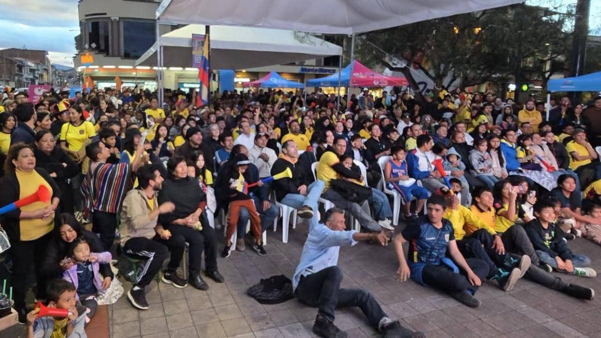 Cuenca se prepara para el duelo de Ecuador ante Curazao con pantallas gigantes en plazas y centros comerciales