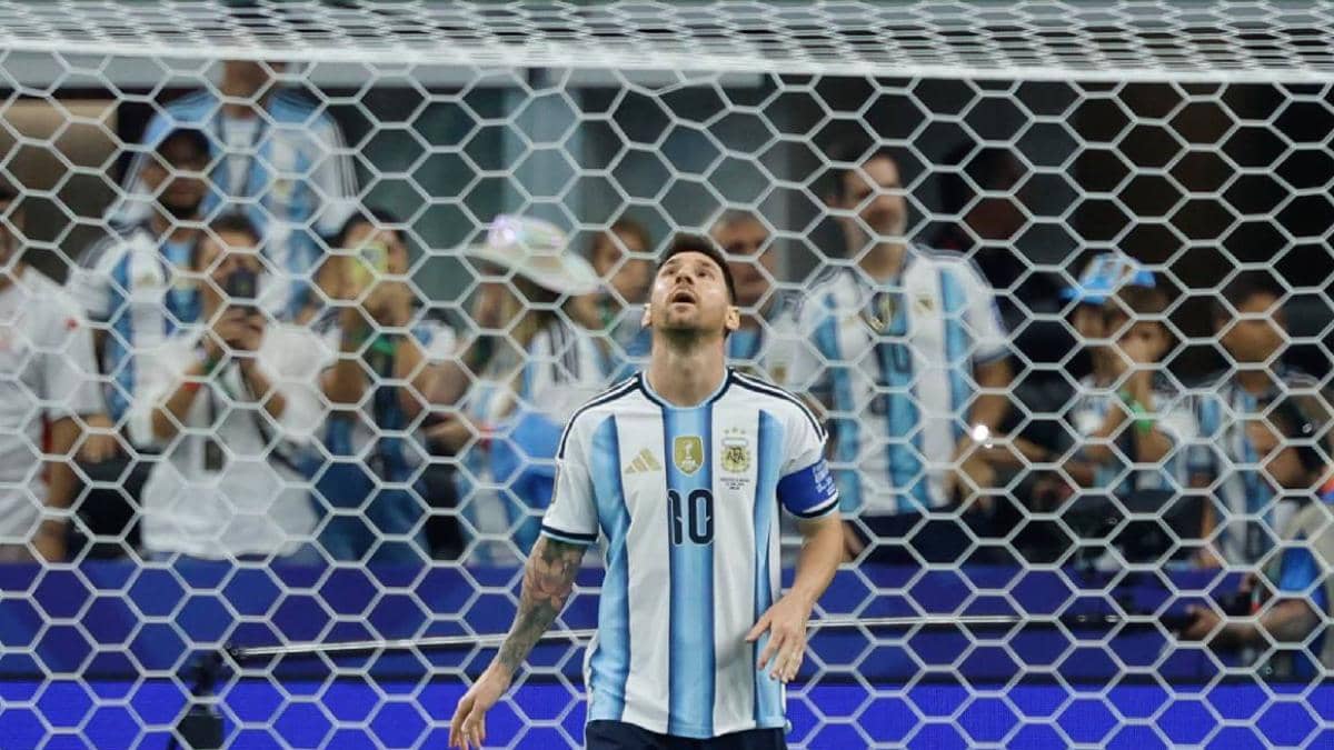 Messi volverá a partir desde el banquillo en un Mundial, veinte años después