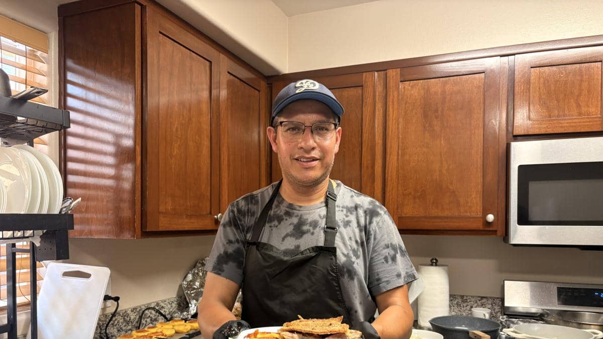 Diego Francisco Pérez Enríquez: de migrante en Los Ángeles a anfitrión de un restaurante ecuatoriano en su propia sala