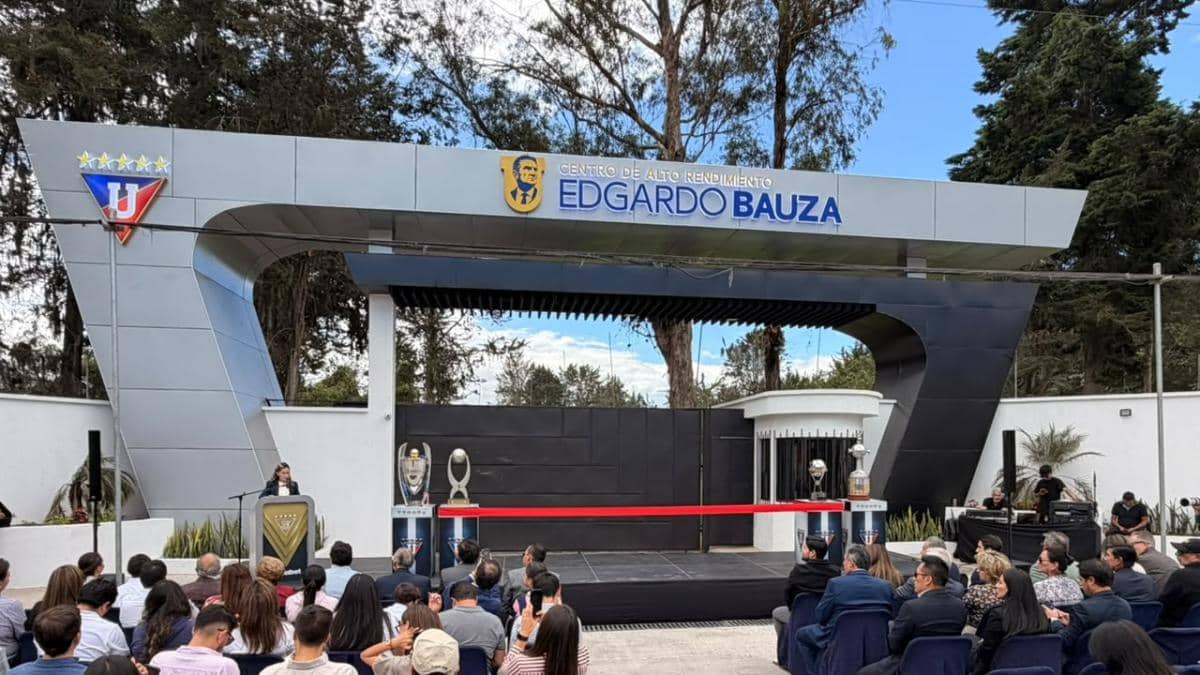 Liga de Quito inaugura el nuevo ingreso del Centro de Alto Rendimiento Edgardo Bauza en Pomasqui