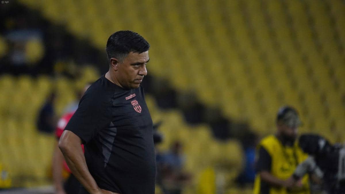Barcelona SC negocia la salida de César Farías: el costo de romper el vínculo con el DT