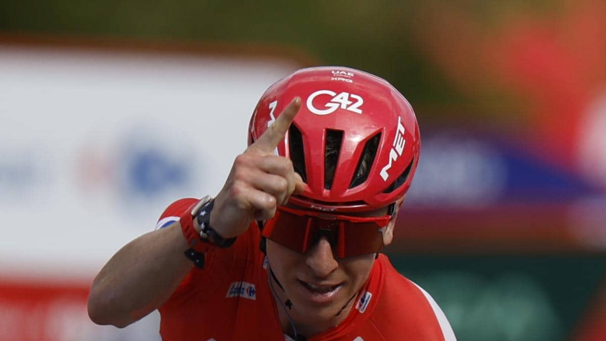 Tadej Pogacar se impone en la Etapa 6 de la Vuelta a España; Richard Carapaz finaliza cuarto y se acerca al podio