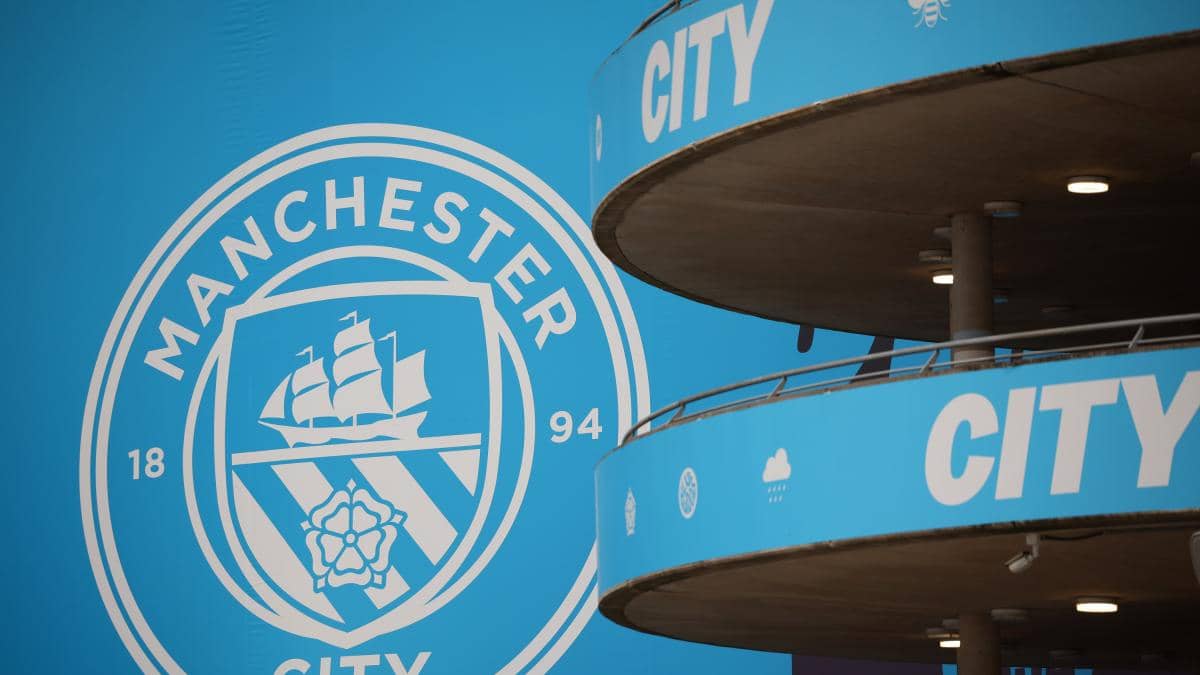 Premier League sanciona al Manchester City por la mayoría de irregularidades financieras