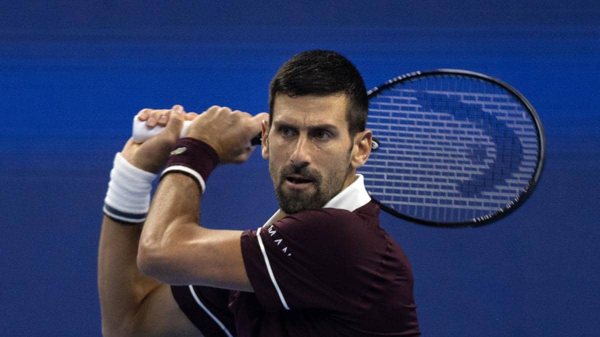 Djokovic, de 39 años, gana en Pekín su 102º título tras el abandono de Alex de Miñaur