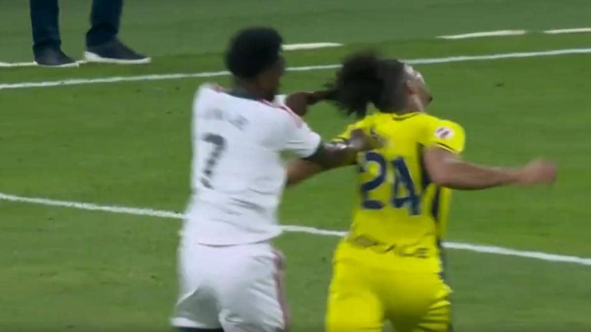 Vinicius Jr. ve la roja por jalar el pelo a Nathan Saliba en el Real Madrid vs Villarreal