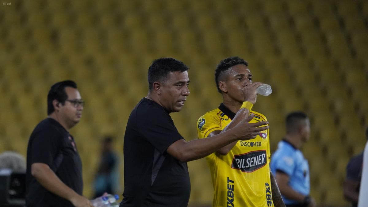 César Farías expresó su molestia tras la victoria de Barcelona SC sobre Leones FC