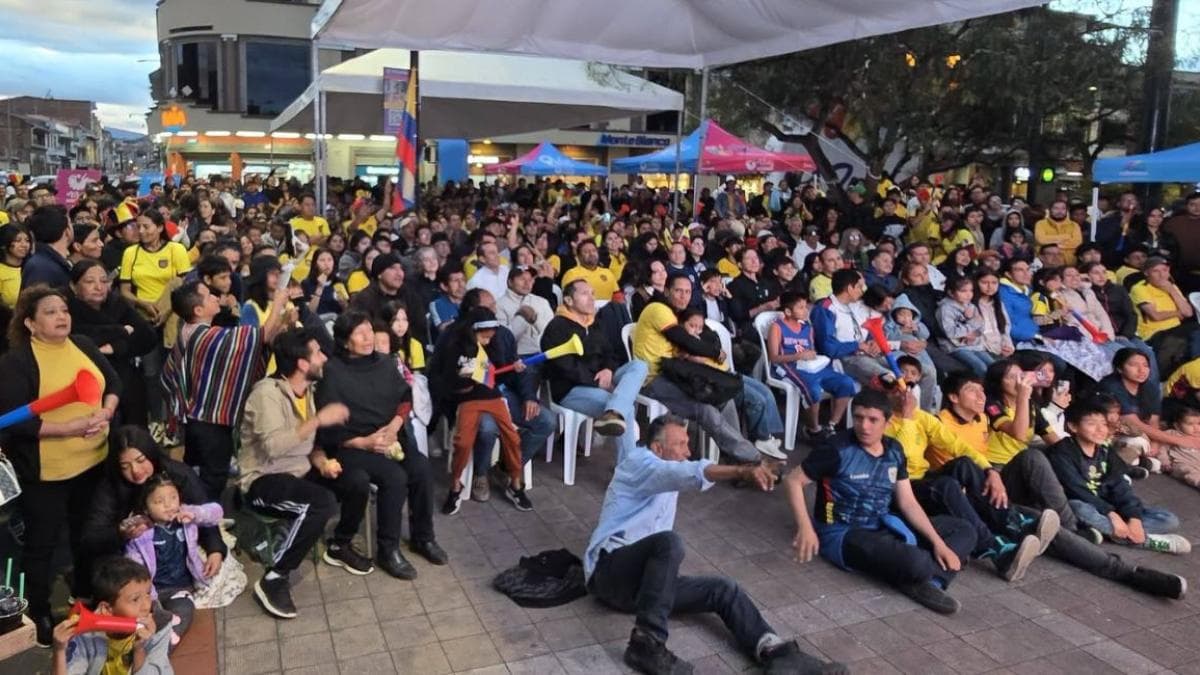 Cuenca se prepara para el duelo de Ecuador ante Curazao con pantallas gigantes en plazas y centros comerciales