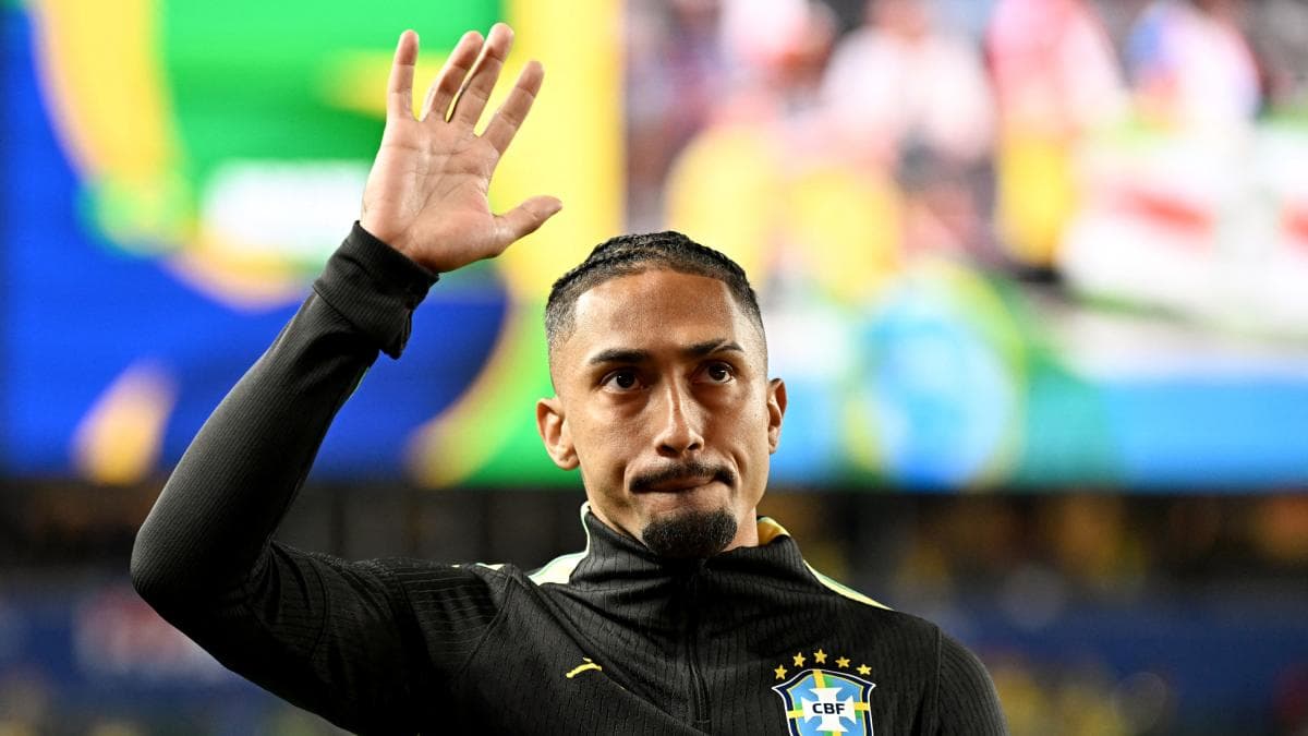 Raphinha recibirá un tratamiento intensivo tras lesionarse en el muslo derecho con Brasil