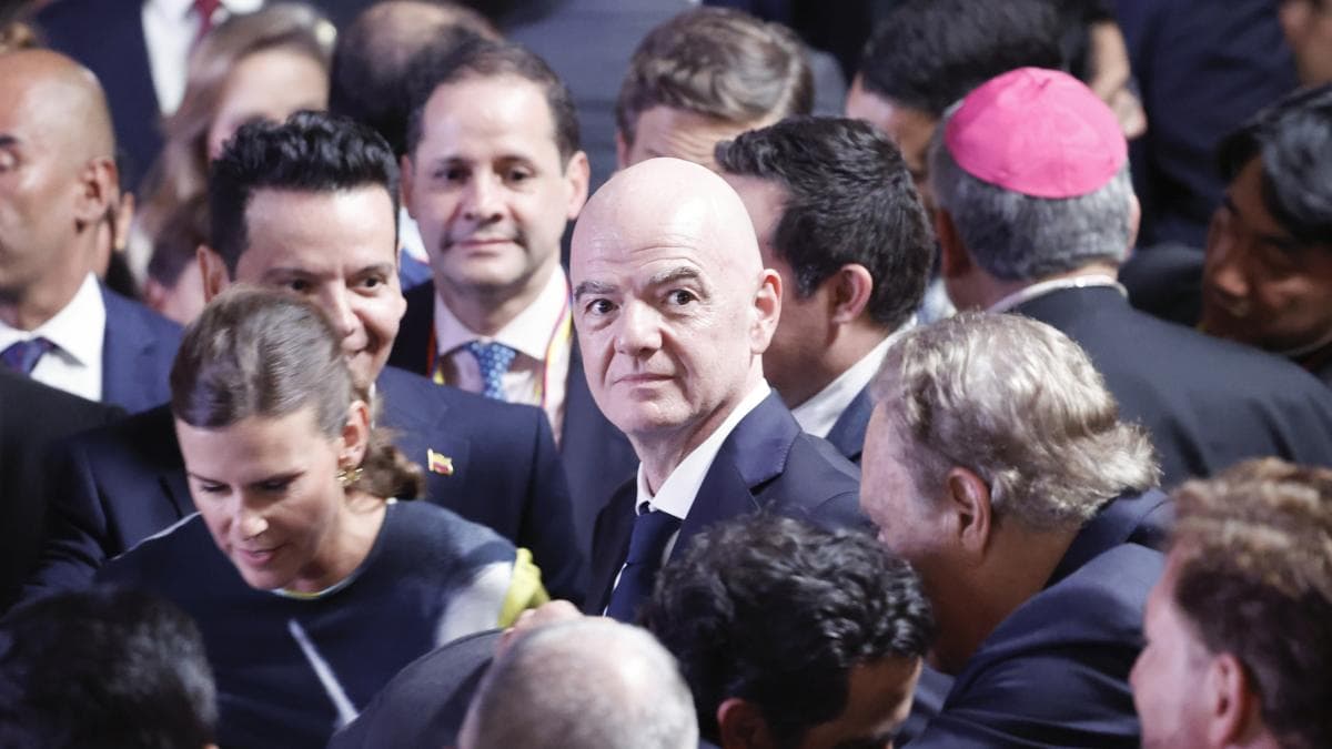 Domínguez reafirma su apoyo a Infantino: “Es el líder de la transformación del fútbol”