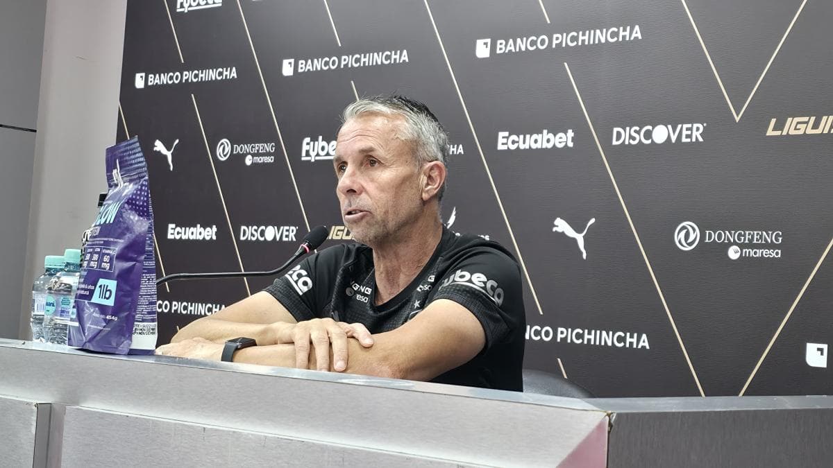 Gustavo Álvarez responde a rumores y reafirma su continuidad en Liga de Quito